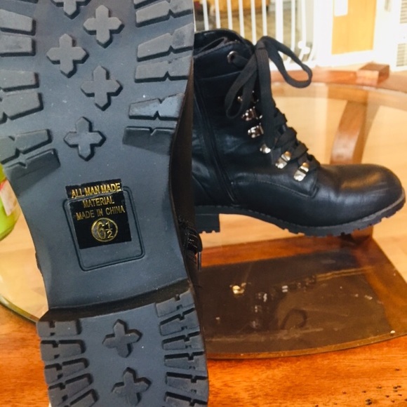 Boots - Picture 3 of 3